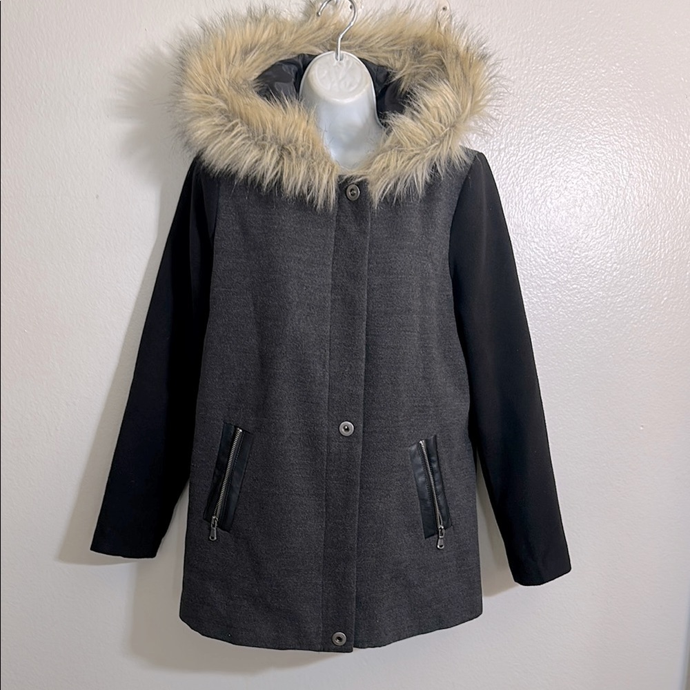 Forever 21 Black and Gray Puffer Jacket with Faux Fur Hood